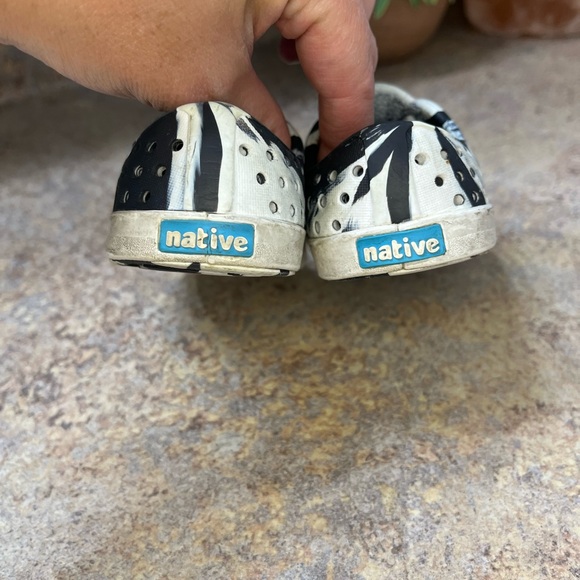 Native toddler slip on shoes - Picture 3 of 7